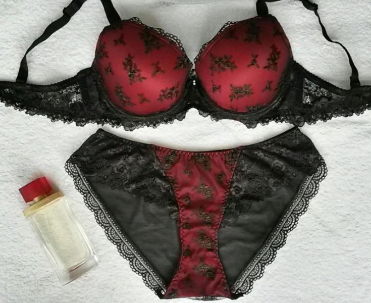 Detailed Push up bra set NEW!