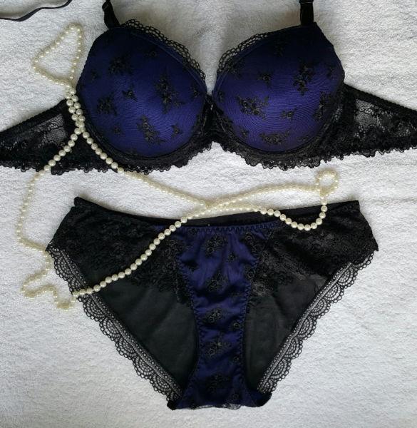 Detailed push up bra set NEW!