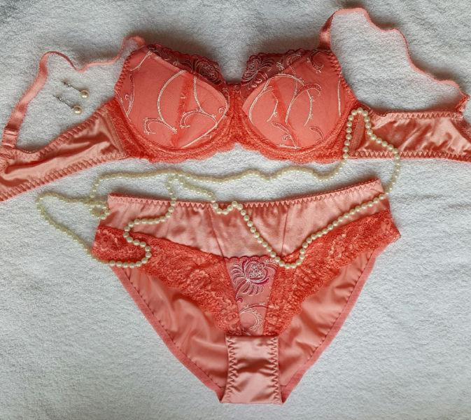 Plunge bra set NEW!