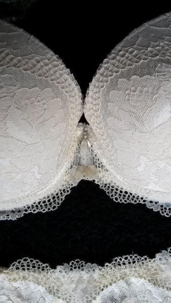 Vanilla Push-up Bra set with extra silicon straps NEW!