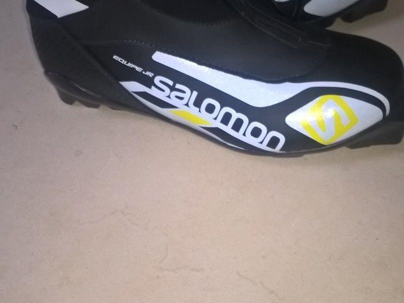 snowboard,mbt,leather boots excellent condition