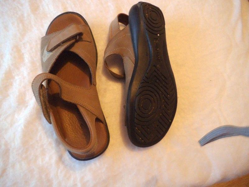 Dunlop sandals , (NEW)size 5 -open to offers
