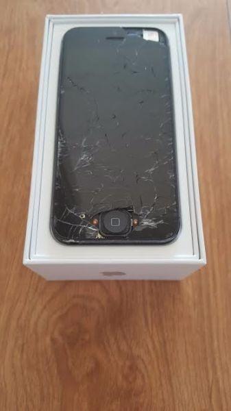 I Phone 5S - Broken screen otherwise perfect working condition, open to all networks!