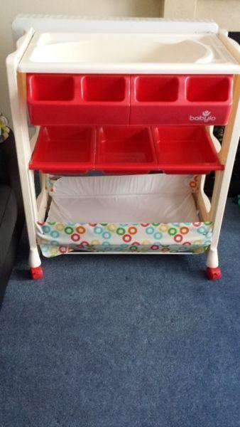 Baby changing table with bath