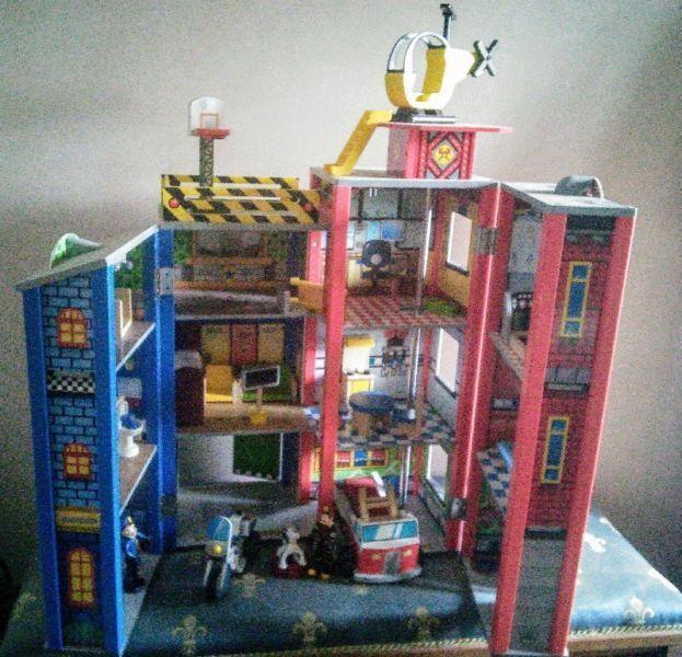 Toy fire and police station