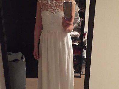 BRAND NEW wedding dress for sale !