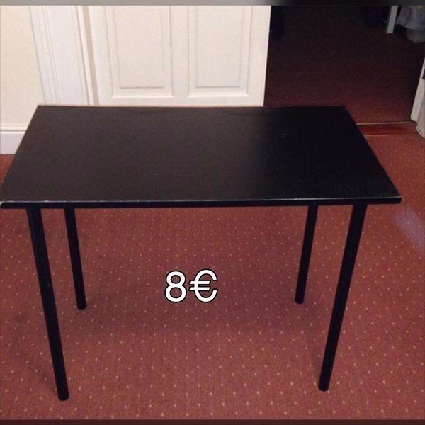 Black Desk