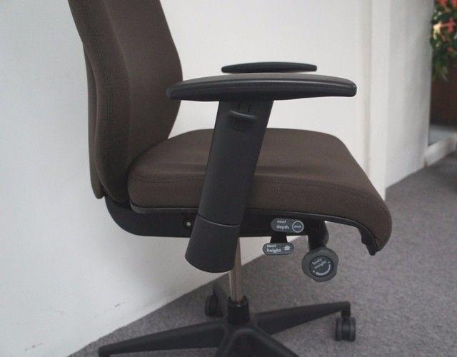 Modern Swivel Chair by Boss