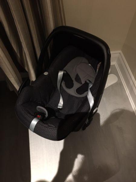 Maxi cosi pebble with base for sale
