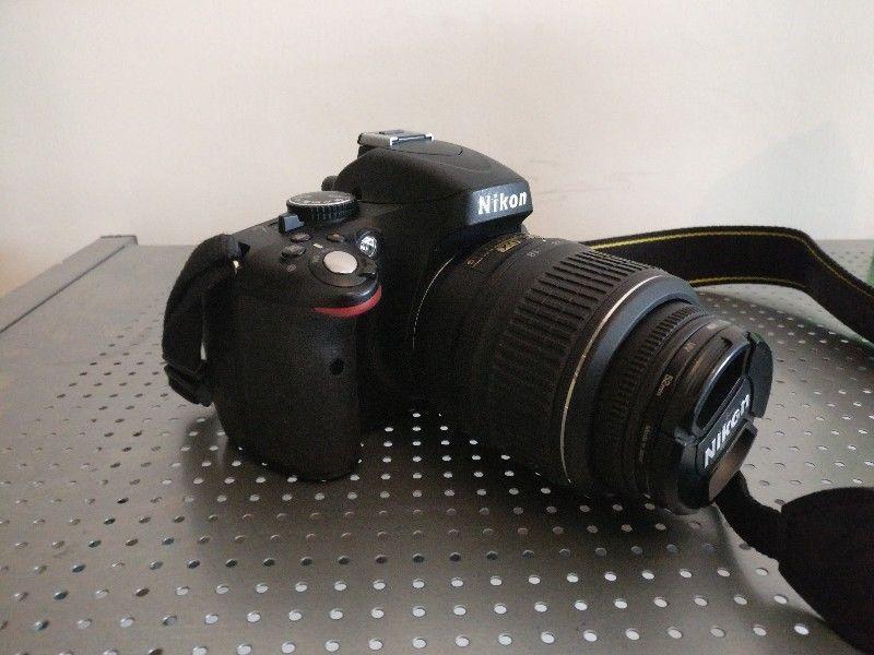 Nikon D5100 + Kit lens 18-55mm VR