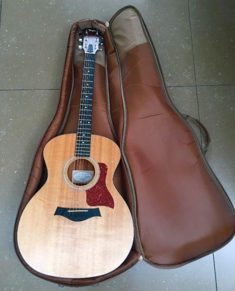 Taylor 114e Electro Acoustic, almost NEW