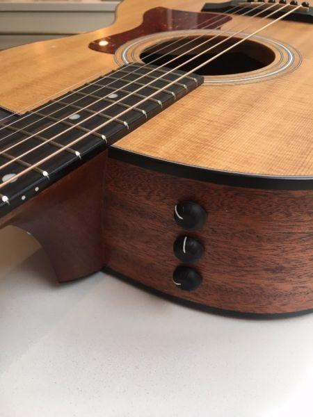 Taylor 114e Electro Acoustic, almost NEW