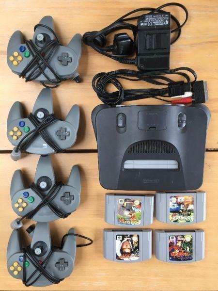 Nintendo 64 + 4 controls + 4 games + all cables