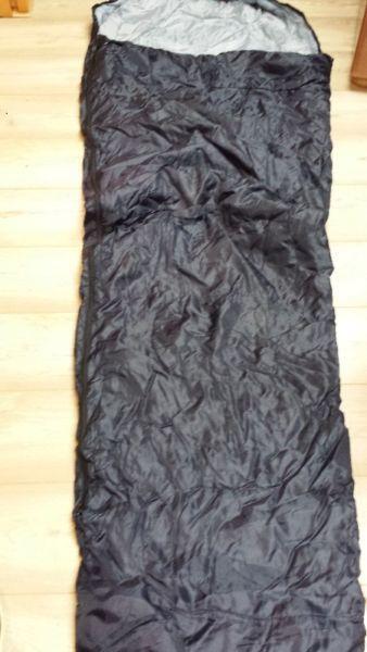 Highlander Big Sleep 250GSM Single Cowl Sleeping Bag - Black