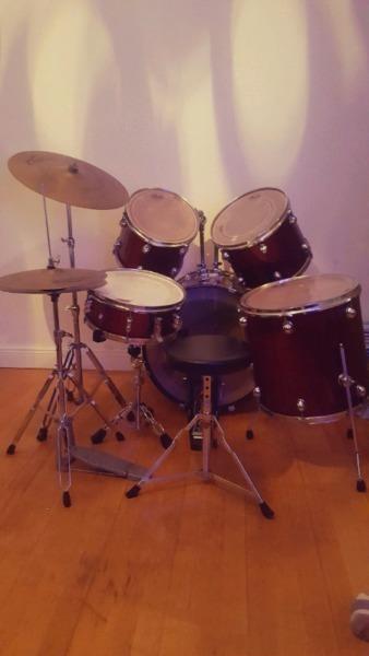 Pearl target drum kit