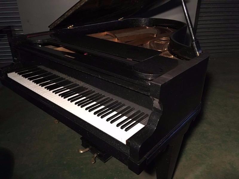 INCREDIBLE HIGH GLOSS SPARKLY GRAND PIANO