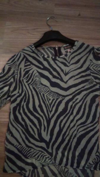 Lively light shirt with zip on back of next