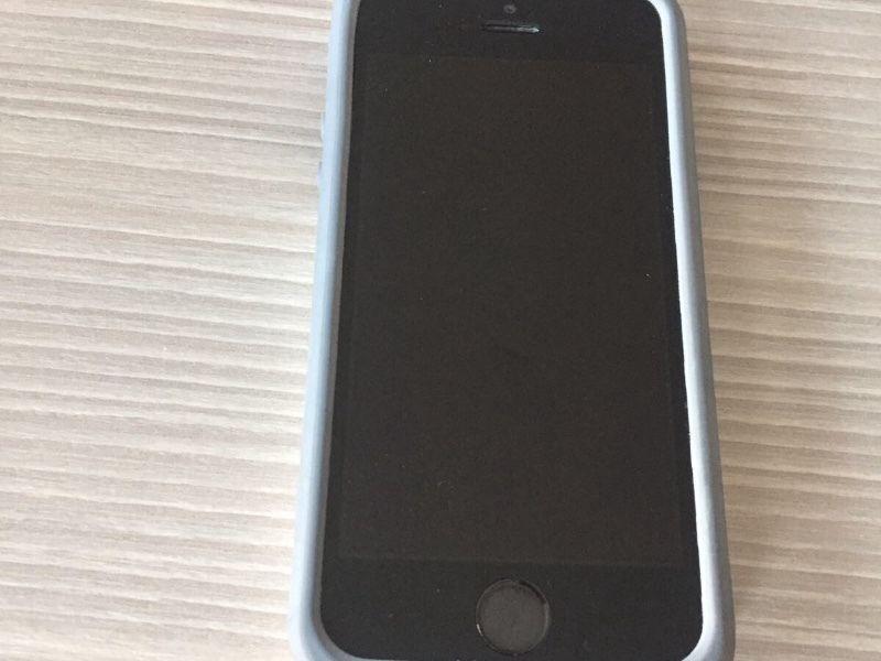 iPhone 5s with free otterbox