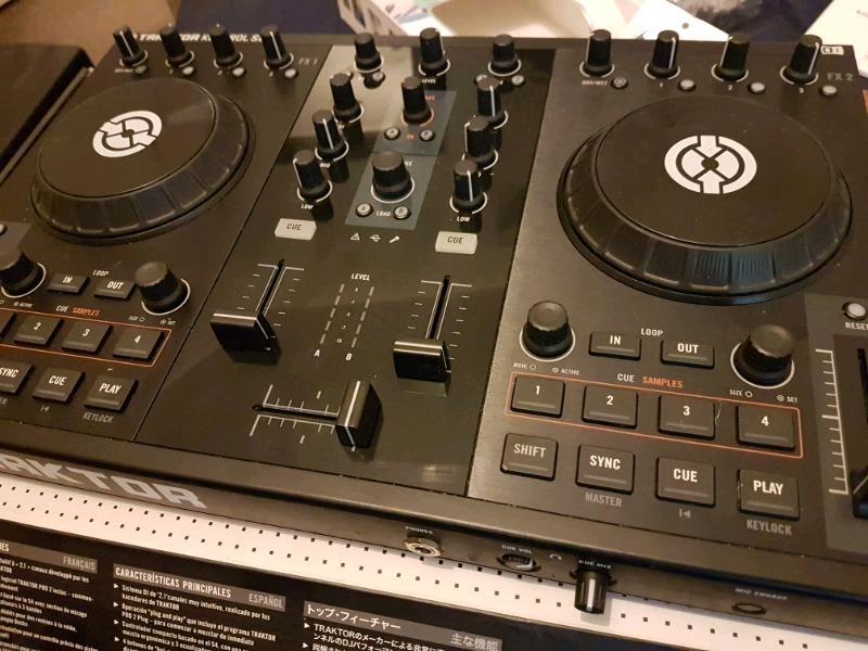 TRAKTOR Kontrol S2 DJ system