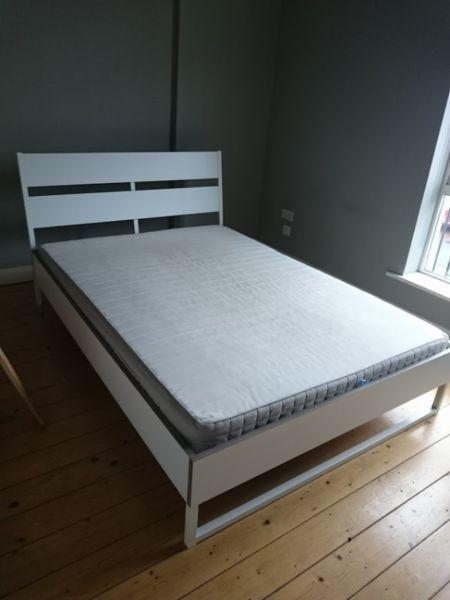 Double bed mattress with Metal frame and slats