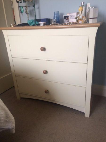 2 Matching Dressers / Chest of Drawers Excellent Condition