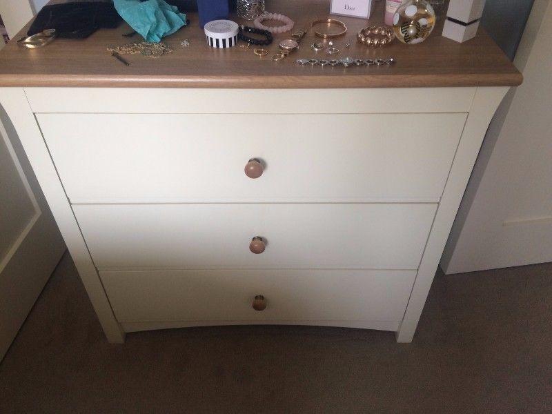 2 Matching Dressers / Chest of Drawers Excellent Condition