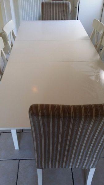 White extendable table and 6 chairs