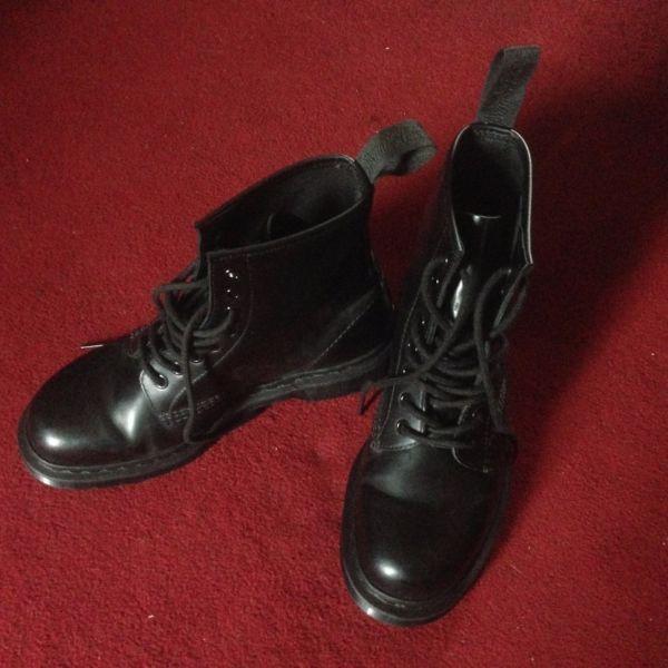 BOOTS | Dr MARTEENS | Collection in D7