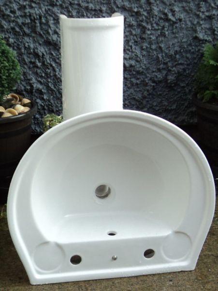 Wash basin and pedestal