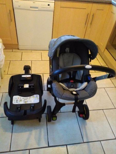 Doona buggy/car seat with isofix car seat base and raincover.Perfect condition