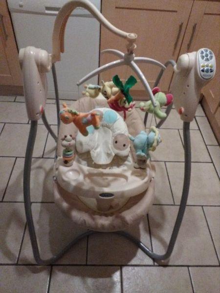 Graco baby swing with 6 speeds,music and nature sounds