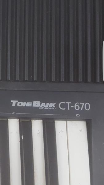 Casio Tone Bank CT-670 Keyboard with Stand - Very Good Condition