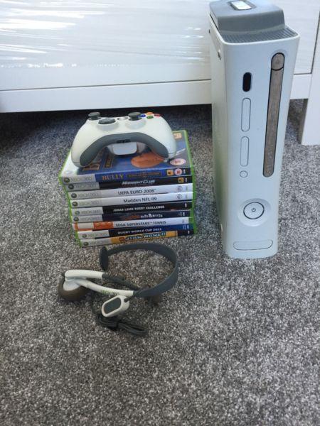 XBOX 360 with controller, headset and games !