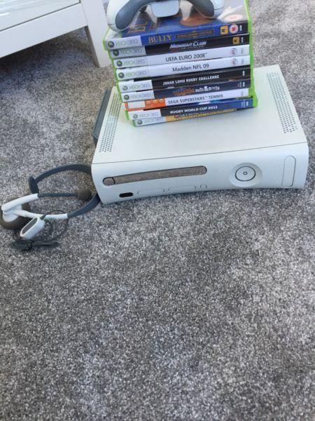 XBOX 360 with controller, headset and games !