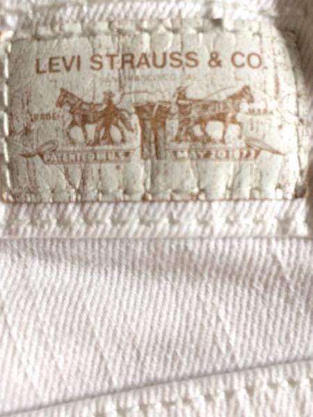 *URGENT* Women's LEVIS White Jeans size 5m - worn ONLY once