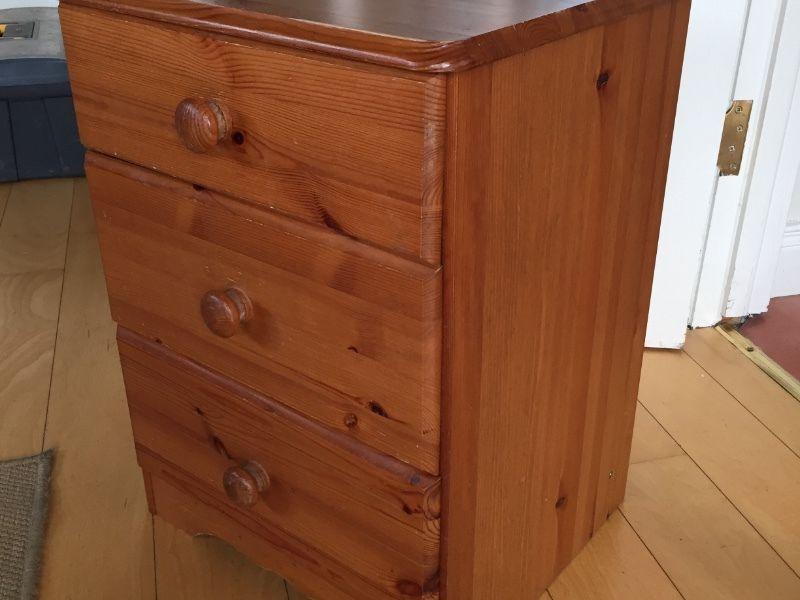 Bedside cabinet - 3 drawers