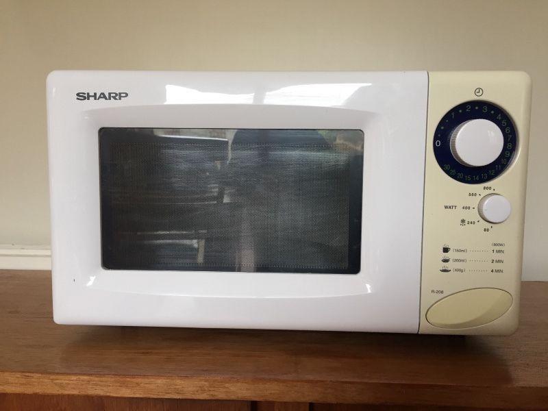 Sharp microwave R-208W