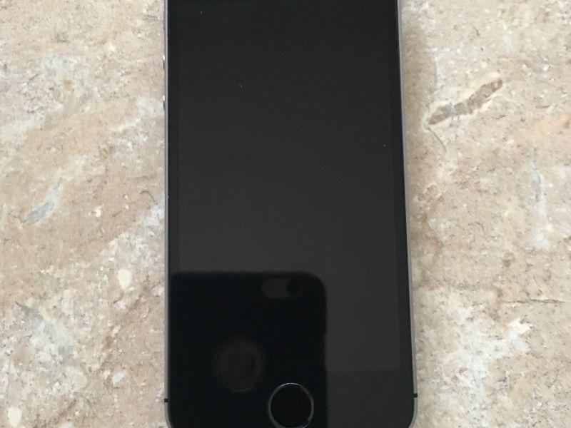 iPhone 5s unblocked 16 gb great condition
