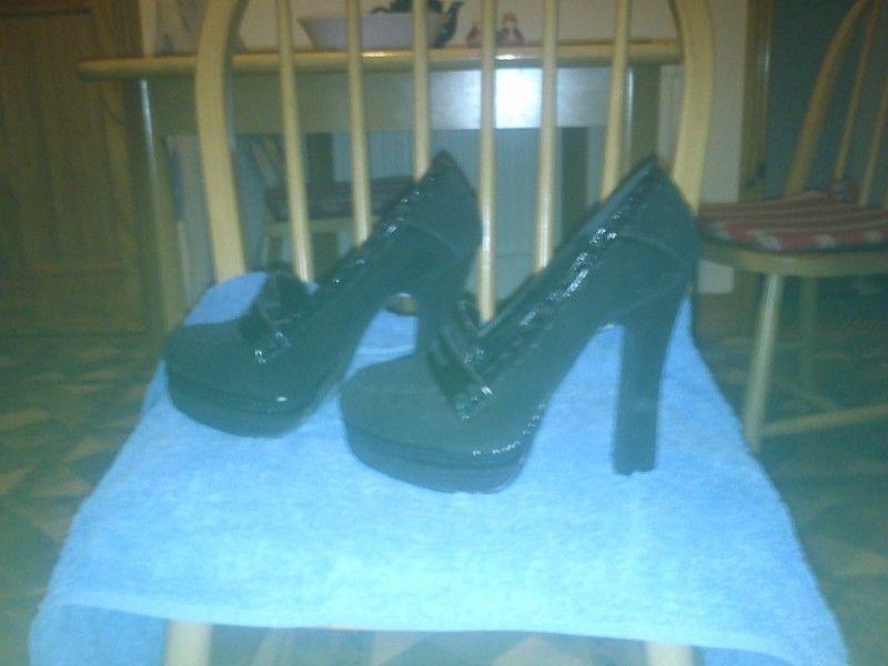 TWO PAIR OF SIZE 6 PLATFORMS