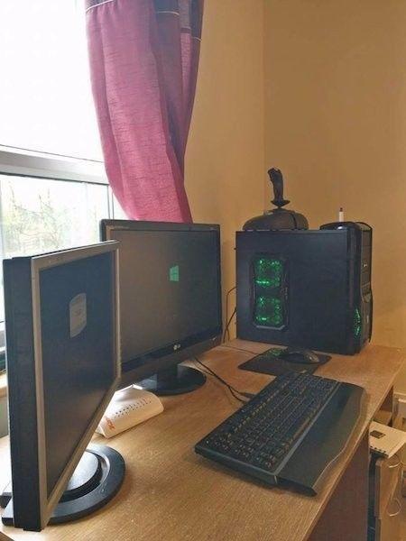 Gaming computer complete set up. Selling as a complete bundle