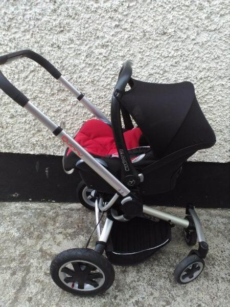 4 in 1 Quinny Buzz Travel System in Red with isofix base and Maxi Cosi car seat.Mint.Like New