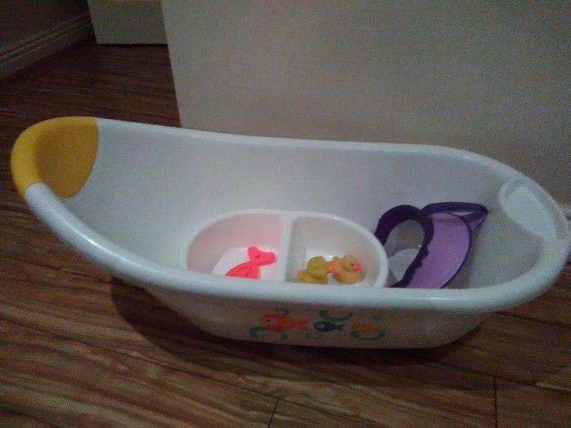 Bath and toys great condition