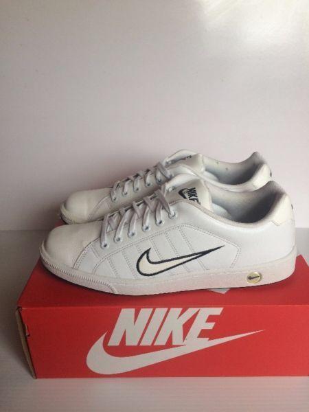 nike court tradition II *great condition*