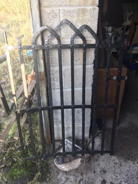 Cast iron antique gate
