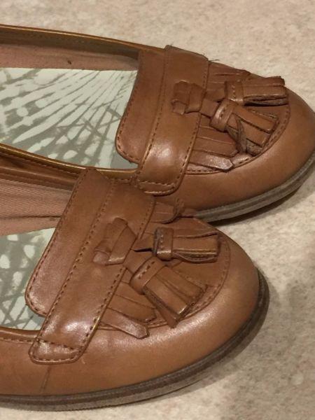 Women's Clarks Tassel Loafers - Used