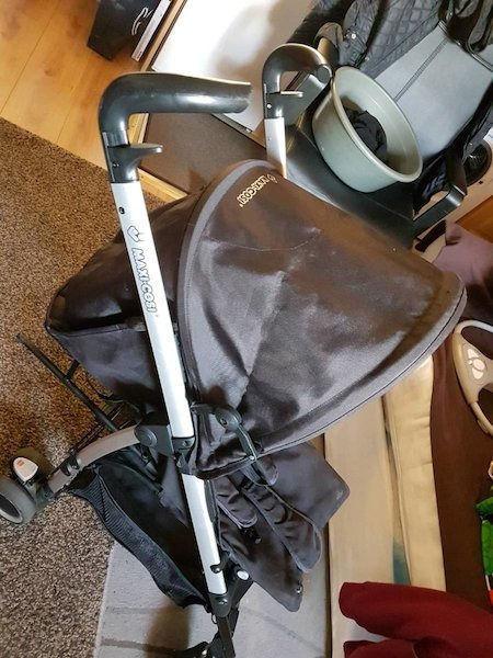 Maxi cosi, very lite and easy to fold