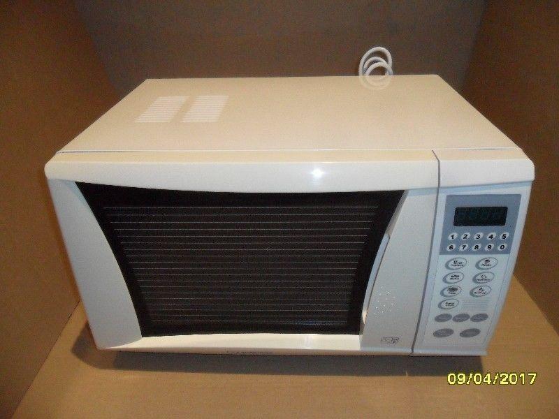 Large cookworks microwave