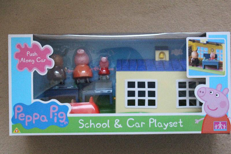 NEW Peppa Pig School and Family Car Playset RRP. €29.99