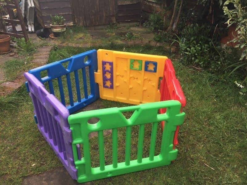 5 section plastic baby fence