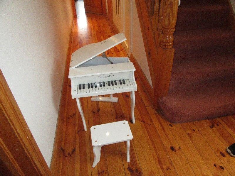 Grand Piano white for child age 0 - 5
